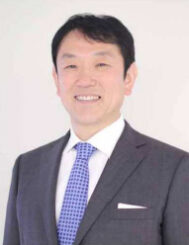 東京グローバルビジネス専門学校<br /> 校長 佐々木 由